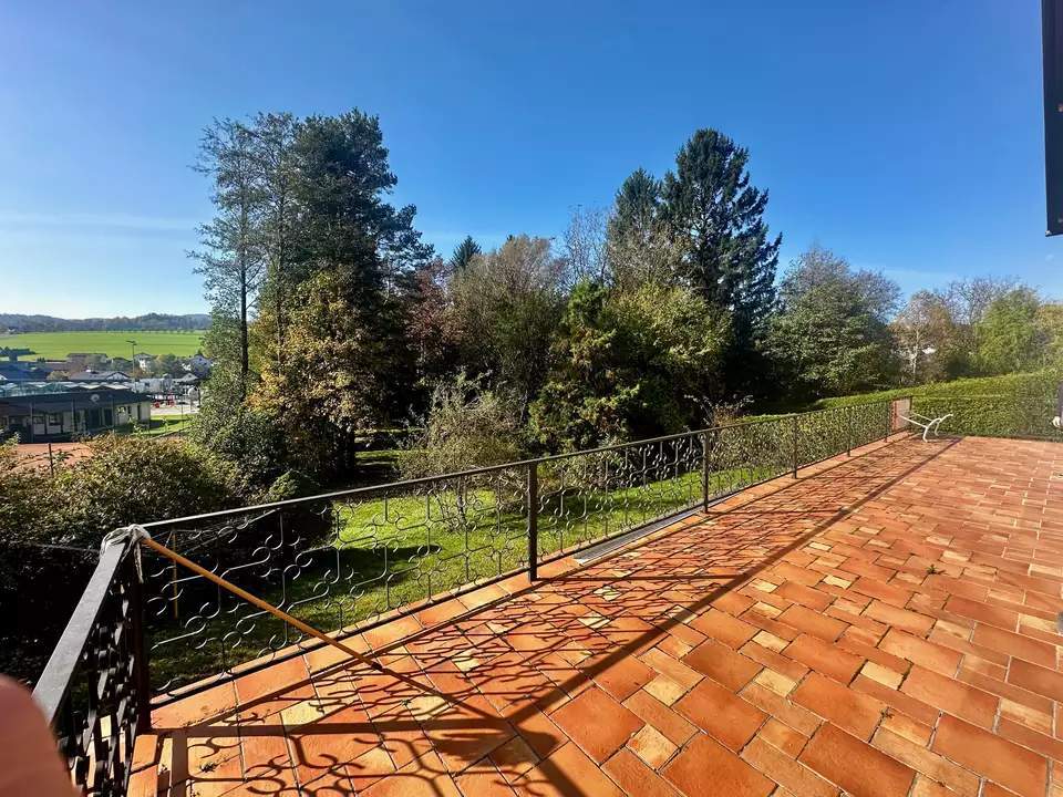 RIESIGE VILLA MIT PARKGARTEN IM LUFTKURORT
