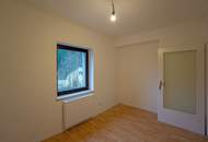 Teilsaniertes Wohnhaus mit viel Platz, Grünblick und Entwicklungspotenzial in Zentrumsnähe