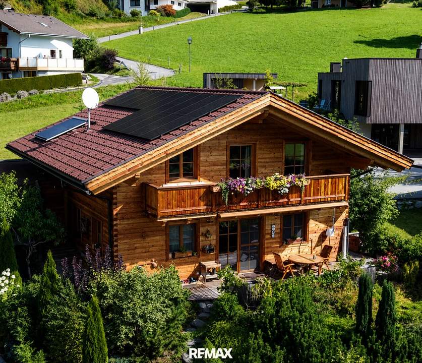 Einfamilienhaus in Holzbauweise: modern, hochwertig, neuwertig