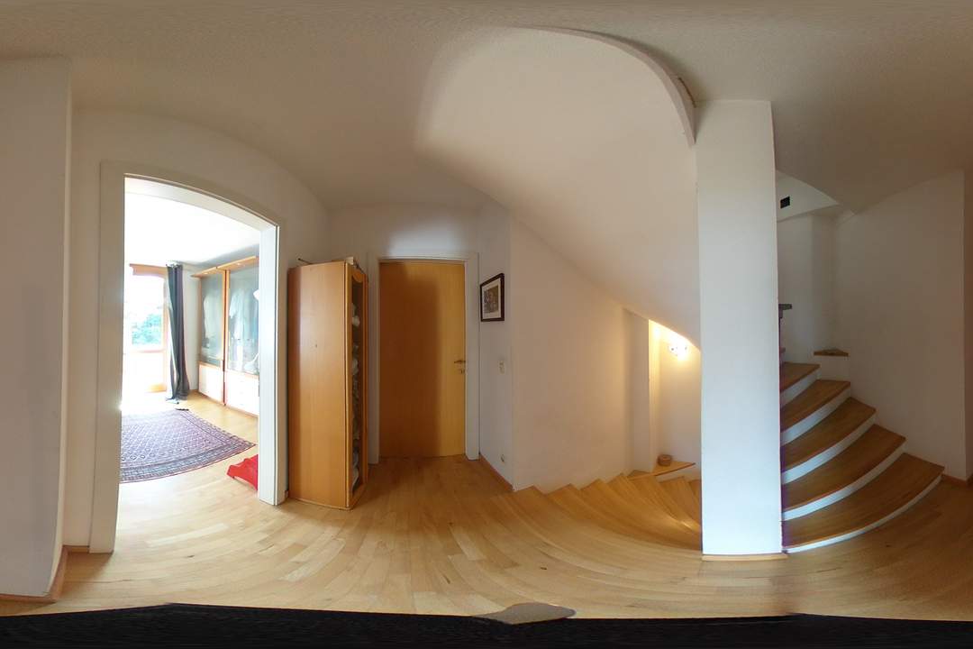 Stilvolles Eckreihenhaus mit Platz für eine große Familie! 6 Zimmer, 3 Bäder, 2 Terrassen und ein schöner Garten in guter Lage in Weiz