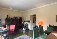 Eine Villa mit Wohnkultur, parkähnlichem Garten und Pool // A Villa of Distinction with Park-Like Garden and Pool //