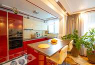 Vollrenovierte Dreizimmer-Wohnung mit großem Kellerraum