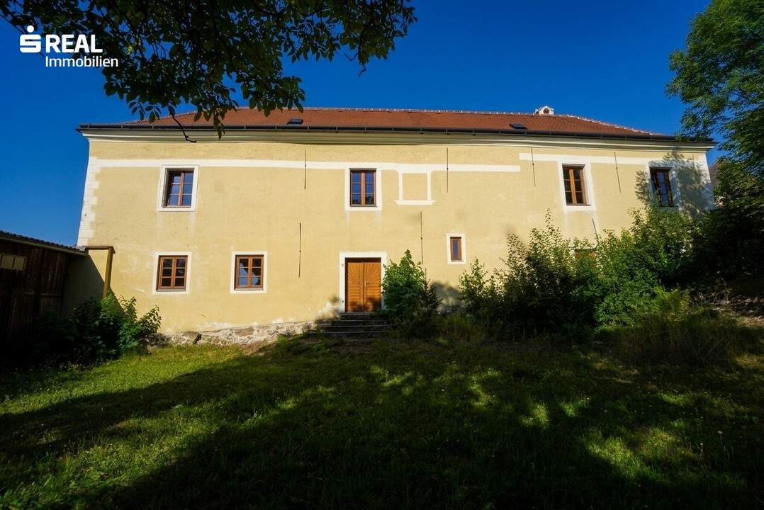 Ehemaliges Pfarrhaus mit großem Gartengrundstück