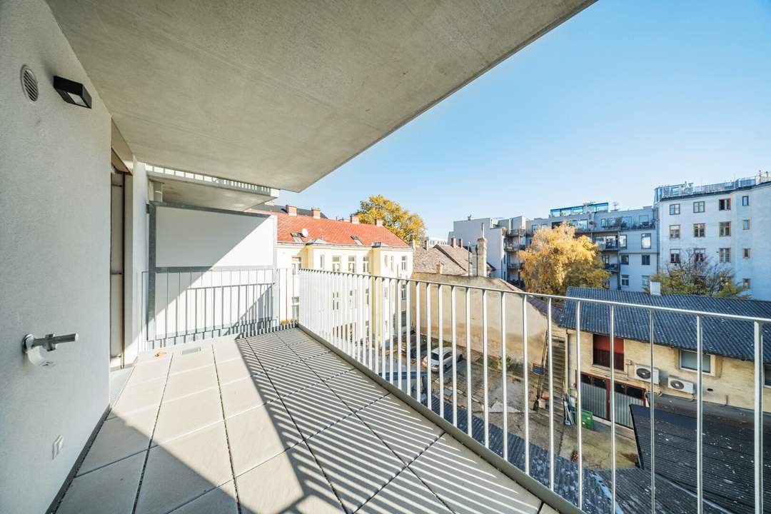 charmante 3-Zimmer Wohnung mit bodentiefen Fenstern und 2 Balkone >> Top Anbindung