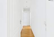 Altbau-Klassiker mit Zukunft – Sichere Kapitalanlage mit Stil in generalsaniertem Haus (Bieterverfahren)