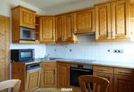 *ORTSRANDLAGE:* Wohnhaus mit sehr schönem, ebenen Garten und großzügigem Grundstück.
