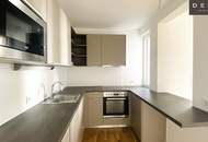 / ZWEI ZIMMER / INNENHOFSEITIG AUSGERICHTET / MODERNE ANLAGE / VERFÜGBAR AB SOFORT / U-BAHN NÄHE