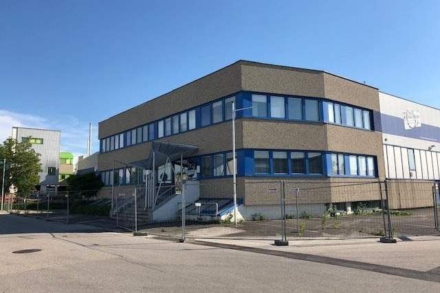 Gewerbeobjekt bestehend aus 2 Hallen verbunden und Büro und 460 m2 Büro. weitere 7000 m2 auf Anfrage verfügbar, Gewerbeobjekt-miete, 4063 Linz-Land