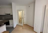 KARLSPLATZ IS CALLING: ruhige 2-Zimmer-Wohnung mit Gemeinschaftsdachterrasse!