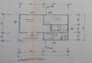 2 stark renovierungsbedürftige Häuser auf einem Grundstück mit schöner Fernsicht zu verkaufen