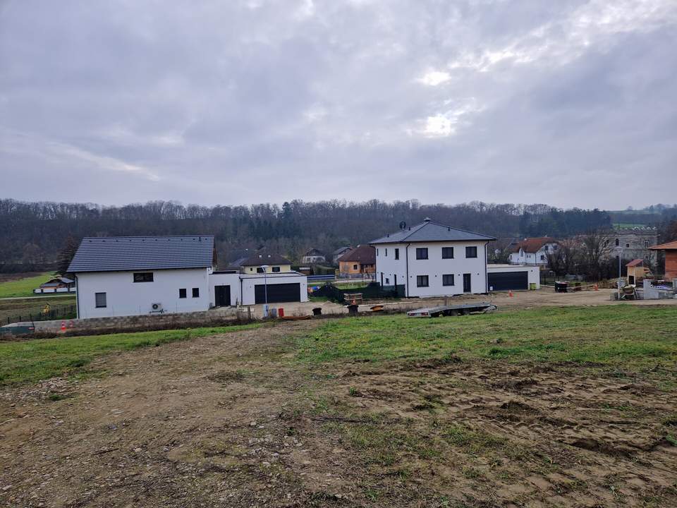 TOLLER AUSBLICK IN RUHIGER WOHNLAGE FÜR IHR PRIVATES EINFAMILIENHAUS MIT BAUZWANG