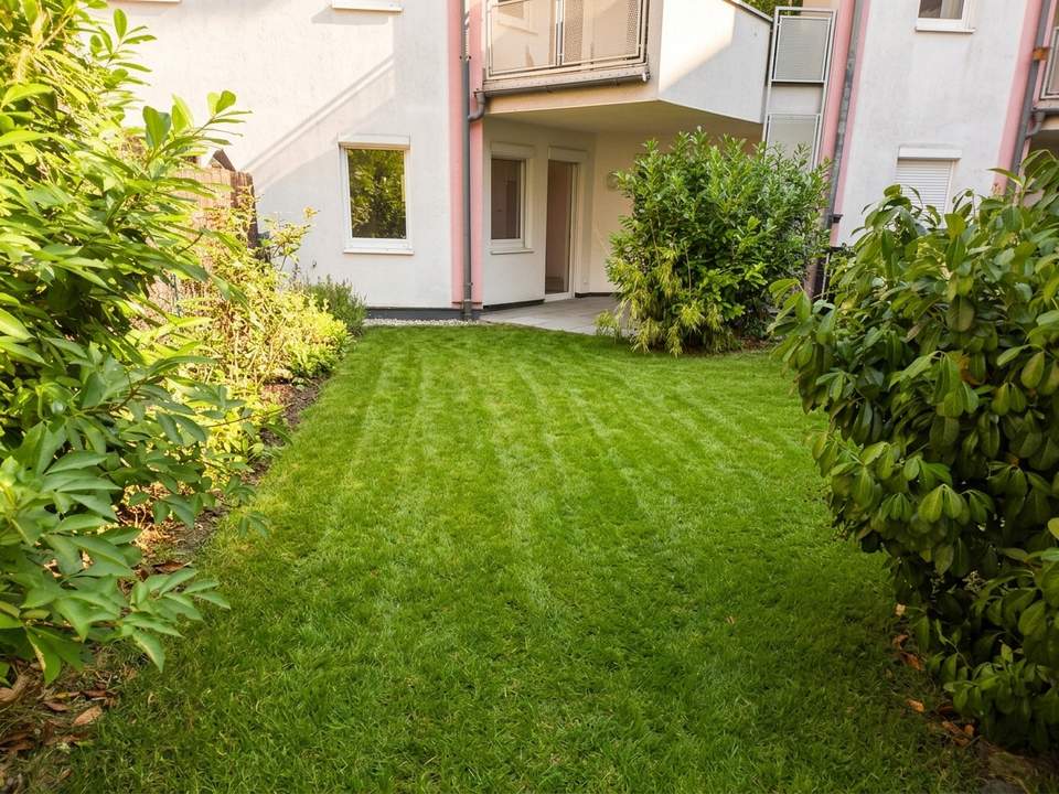 Barrierefreie Zweizimmerwohnung mit Eigengarten und Tiefgaragenstellplatz!