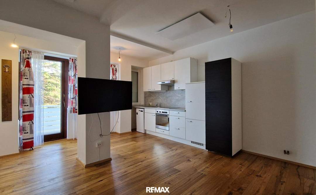 Schöne kernsanierte 3-Zimmer-Wohnung mit Balkon und Schwedenofen Nähe Murradweg