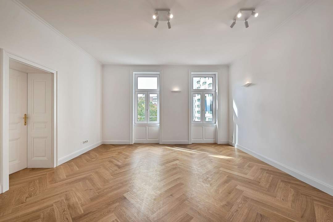 Erstbezug: helle Altbauwohnung mit gutem Grundriss!