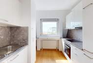 NÄHE SCHLOSS SCHÖNBRUNN | Tolle 2,5 Zimmer-DG-Wohnung | extra Küche | verbaute Loggia | ZELLMANN IMMOBILIEN