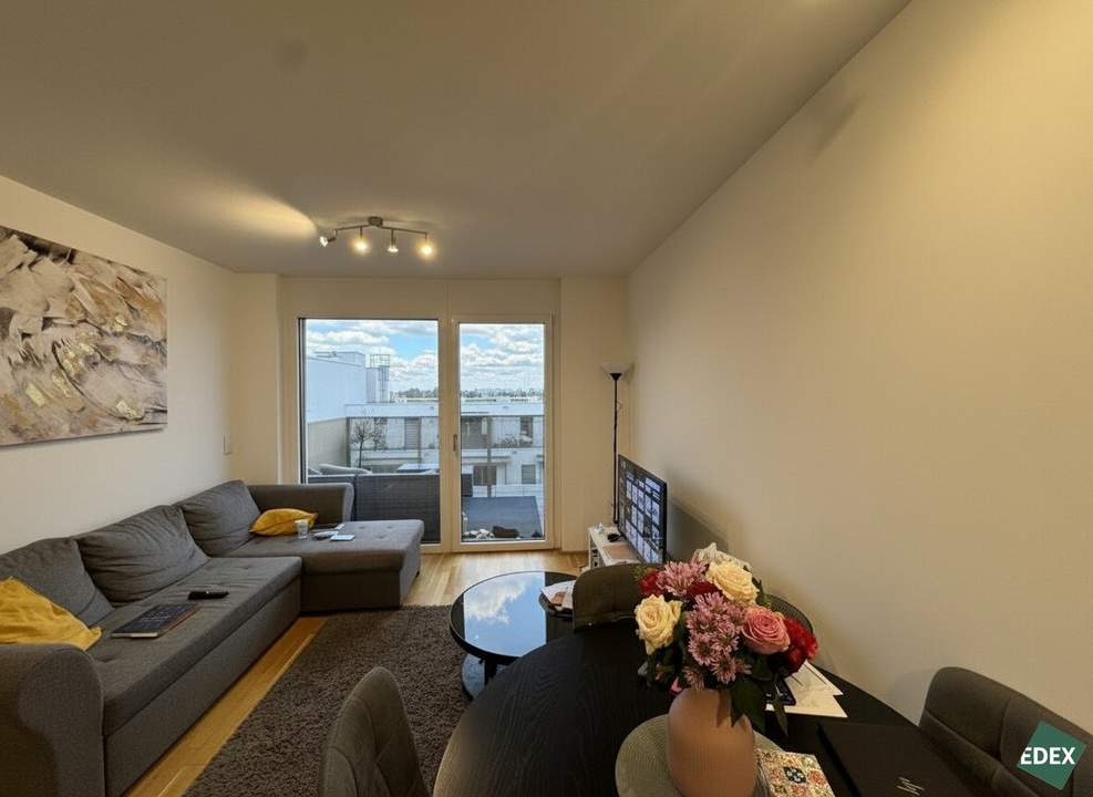 Attraktive 2-Zimmer-Wohnung mit Balkon nahe U1 - ideal für Singles oder Paare