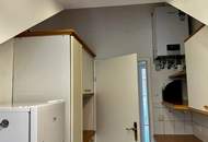 Tolle 3-Zimmer DG-Wohnung mit Balkon - teilweise hohe Räume im Altbau mit 1xSchlafzimmer in den Innenhof - WG geeignet