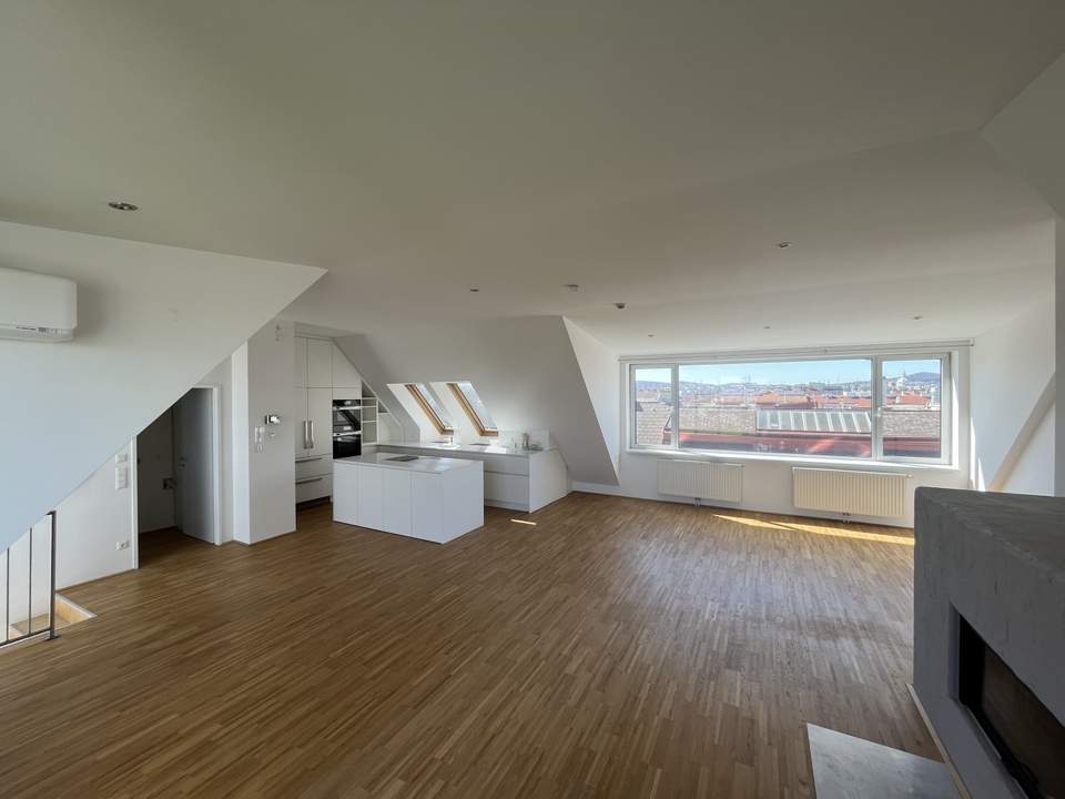 Traumhafte Maisonettewohnung mit Dachterrasse und Kamin - Blick auf den Stephansdom