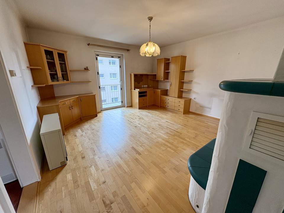 Charmante 3-Zimmer-Eigentumswohnung mit Kachelofen und Entwicklungspotenzial in zentraler Lage von Linz