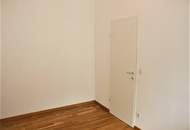 HOLBEINGASSE, 68 m2 Altbau, Wohnküche, 2 Zimmer, WG-geeignet, Komplettküche, Wannenbad, Parketten, 4. Liftstock