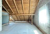 Großes Einfamilienhaus mit Veranda und Wirtschaftsanbau mit uneinsichtigen Garten + Ausbaupotential!