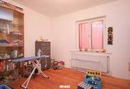 Großzügiges Einfamilienhaus mit Garten, Balkon und Garagen in 8230 Staudach – sanierungsbedürftig!
