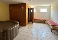 Großzügiges Einfamilienhaus mit Pool und Sauna im Grünen