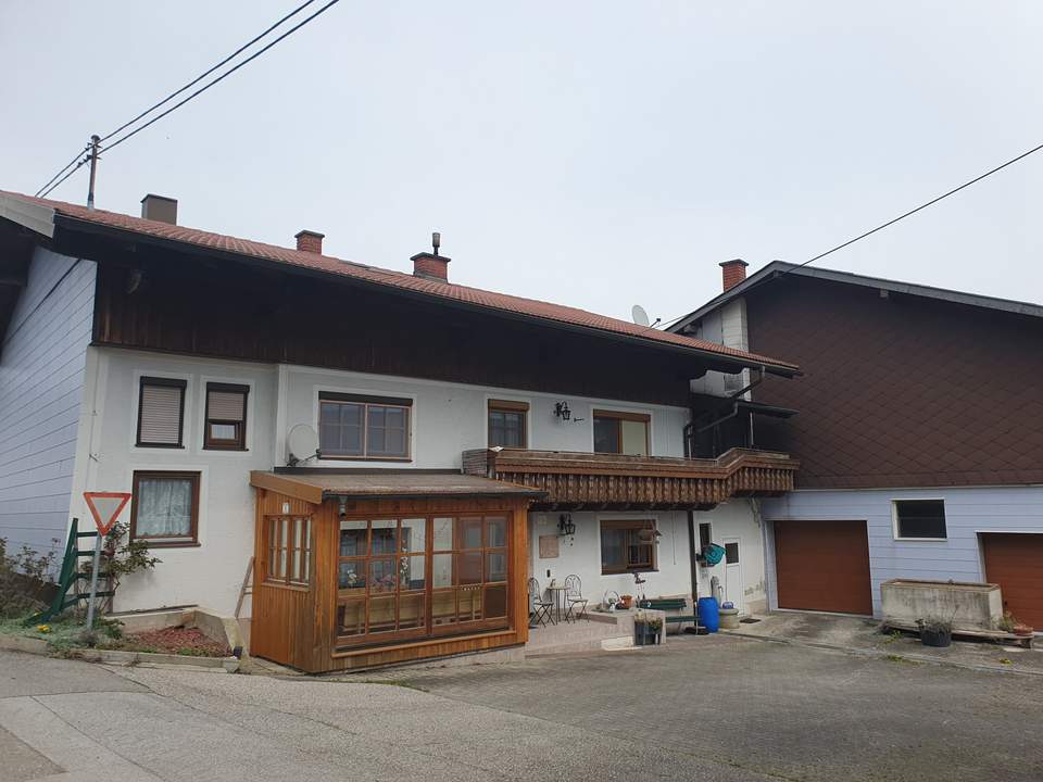 Pferdehalter aufgepasst ! ca. 2,8 ha Grünland + Wohnhaus + umgebautem Stall + vielfältigem Gebäudebestand