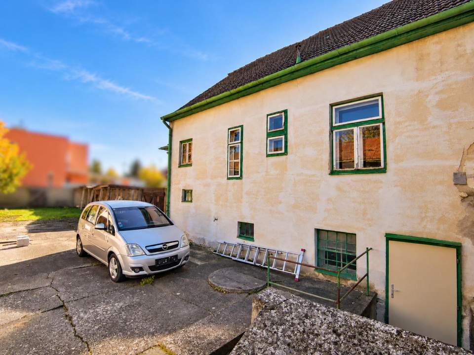 955 m² Grund mit Potenzial – Haus und Nebengebäude in Spillern