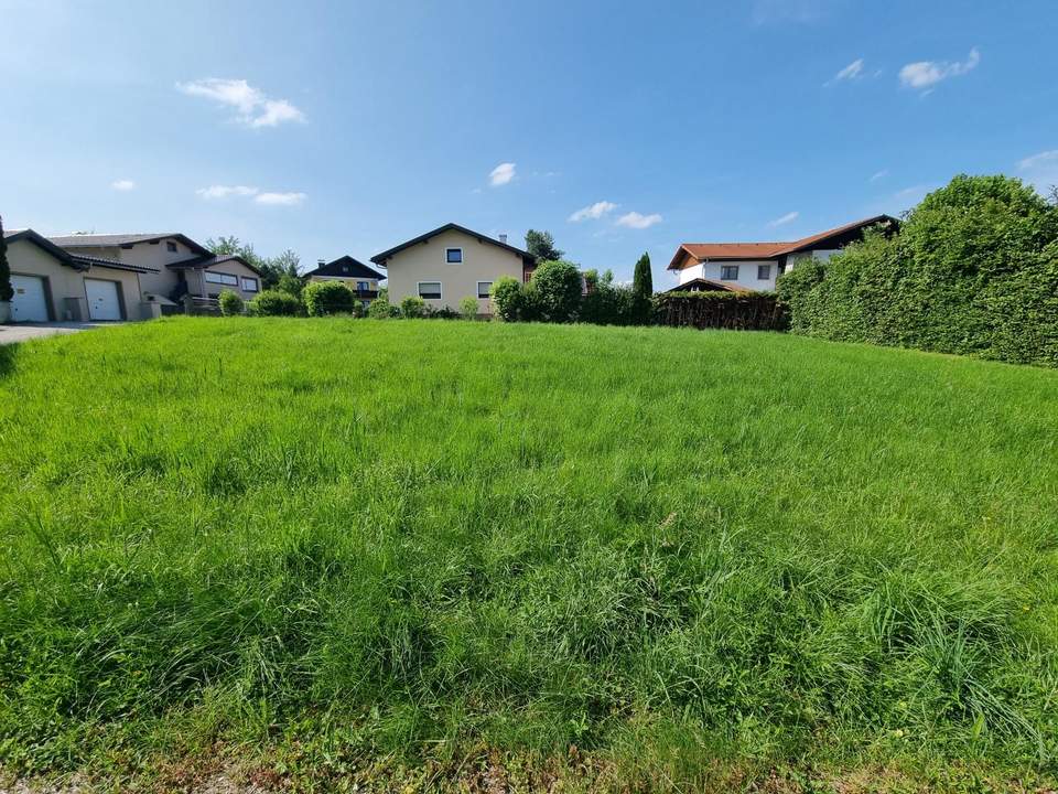 Sonniges Baugrundstück in attraktiver Lage am Ortsrand von Bürmoos
