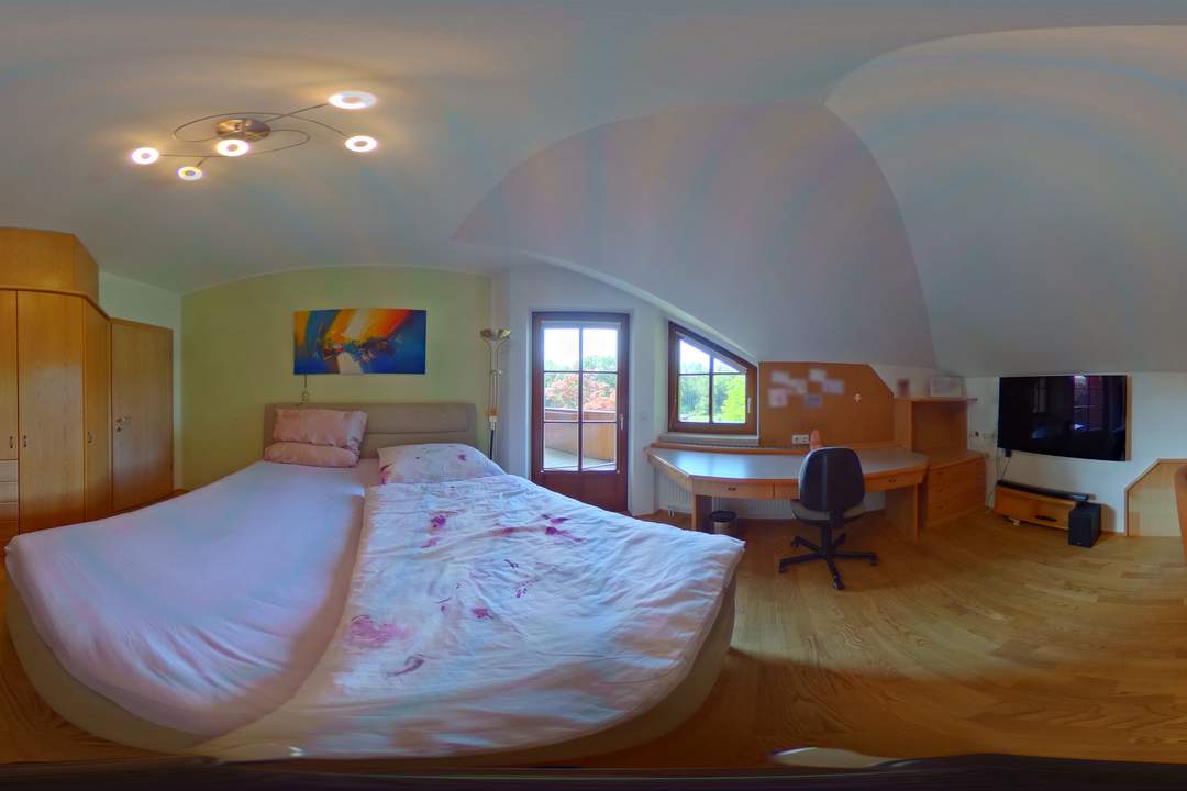 Einfamilienhaus mit Pool, Garten & Aussicht – Praxis & Mietpotential