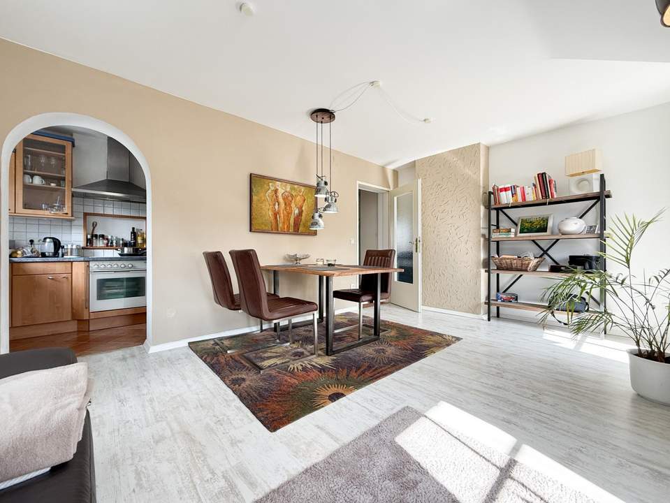 Charmante 3 Zimmer DG-Wohnung mit Carport-Stellplatz