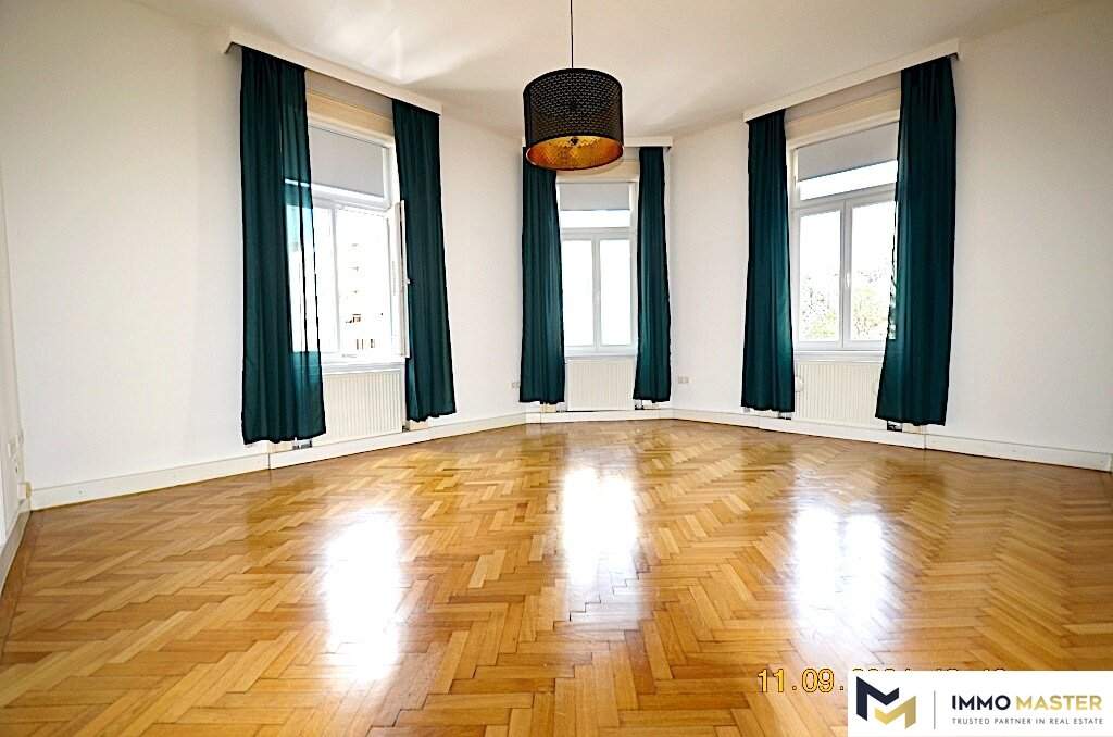 Beletage-Altbau Eckwohnung in modernisiertem Stilhaus