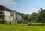 Versteckt im Grünen und doch im Zentrum – Baugrundstück ohne Bauzwang.