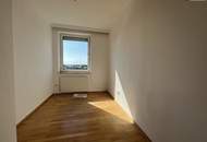 3,5 Zimmer Wohnung im Dachgeschoß ohne Dachschrägen! TOP AUSSICHT! ohne Küche! ohne Aufzug!