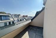 SCHNÄPPCHEN! Mega helle Dachgeschoß Wohnung mit 3 Zimmer und feiner Terrasse!