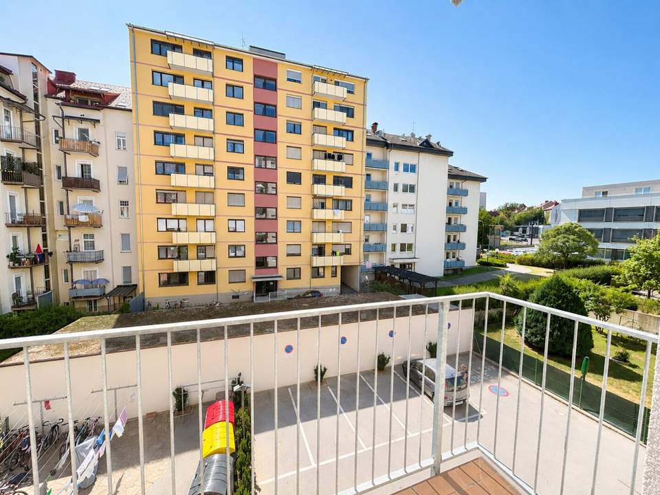 2-Zimmer-Wohnung (+ extra Küche) mit Balkon zum Innenhof – Gestaltungspotenzial in zentraler Lage in Graz-Lend