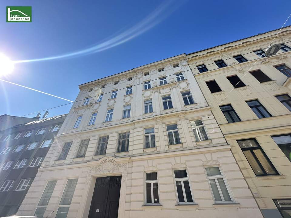 Unbefristet vermietete Wohnung mit Hof-Balkon in ruhiger Gasse nahe U4 und U6! Lift und gepflegtes Gebäude!