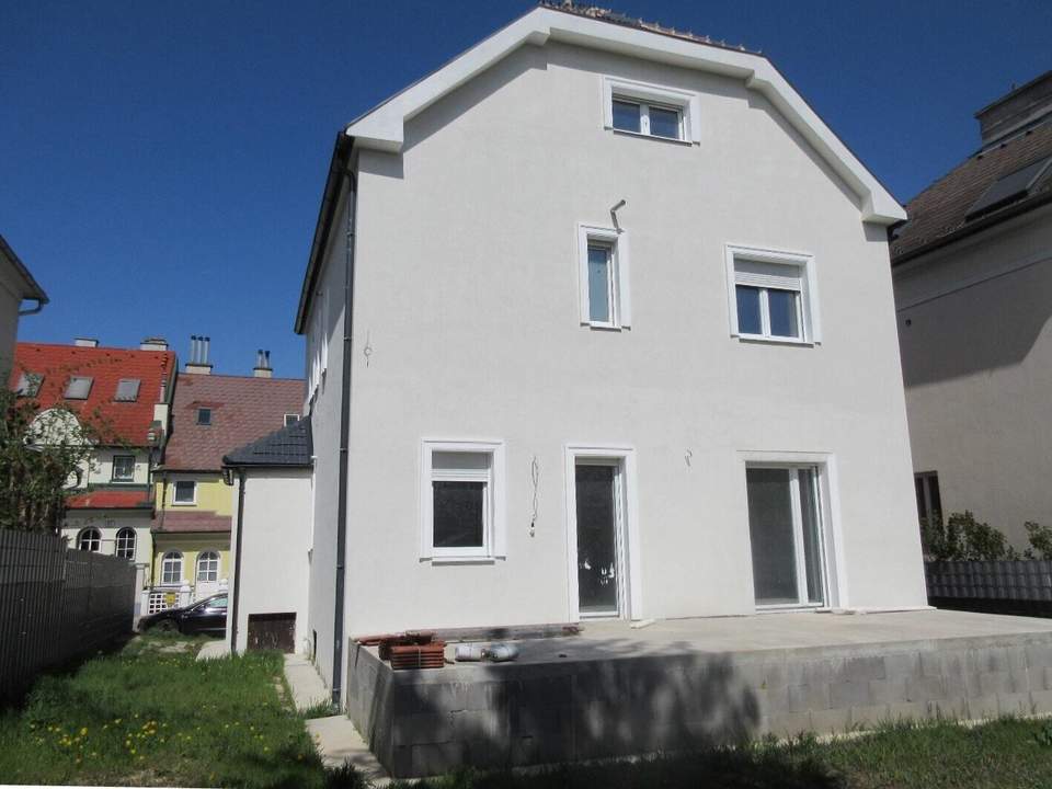 Mödling: Teilsaniertes Einfamilienhaus in bester Wohnlage