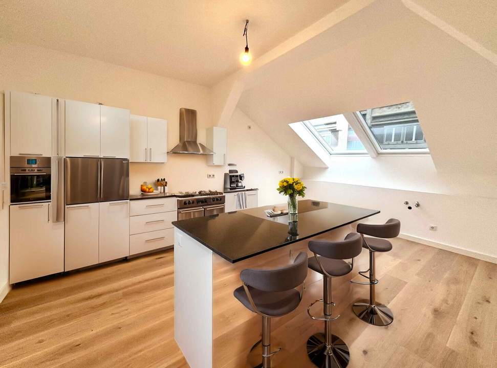 ERSTBEZUG NACH GENERALSANIERUNG! Klimatisiertes 3-Zimmer DG mit S/W-Terrasse - alles auf einer Ebene! 1030!