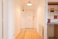 Lichtdurchflutete 3-Zimmer-Wohnung mit zwei Terrassen und Retro-Charme
