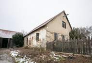 Ein- oder Mehrfamilienhaus samt Nebengebäuden im Bauland-Betriebsgebiet