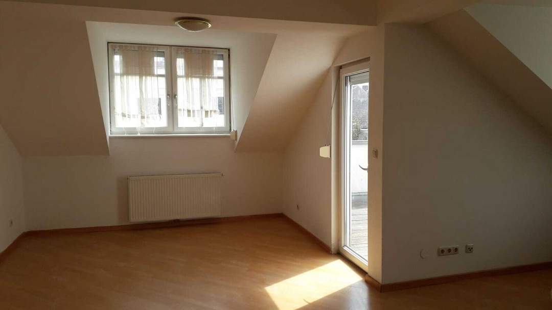 Attraktives Büro - Kanzlei - Praxis in Hollabrunn: 109m², 3 Zimmer, Dachterrasse!