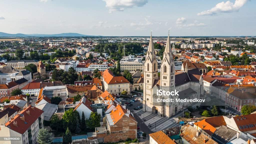 Wr. Neustadt - Ein Viertel Grün ! Eigentumswohnungen in Grünruhelage ! Provisionsfrei !