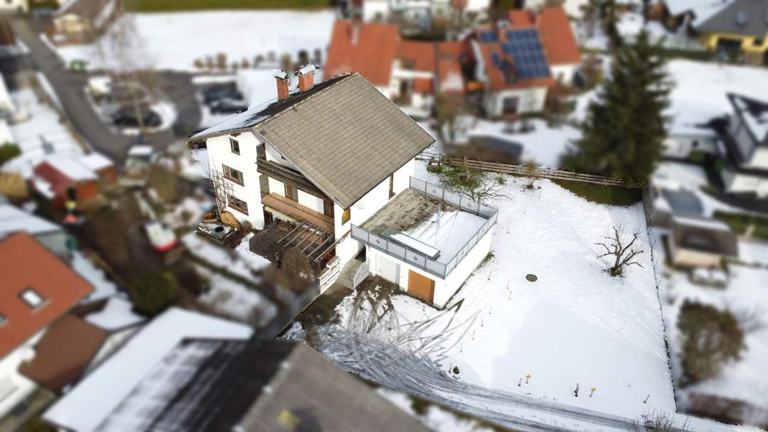 Rarität - 4.Zi.-DG-Wohnung zum Sanieren mit XXL Garten