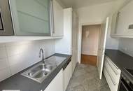 Stilvoll wohnen am Rooseveltplatz: 4-Zimmer-Dachgeschoss mit Terrasse
