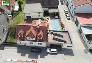 Geniales Stadthaus mit Pool, Poolhaus, großzügigem Wellnessbereich ... alles am neuesten Stand der Technik. Ein zusätzliches Büro/Lager von ca. 120m² als Nebengebäude ist vorhanden.