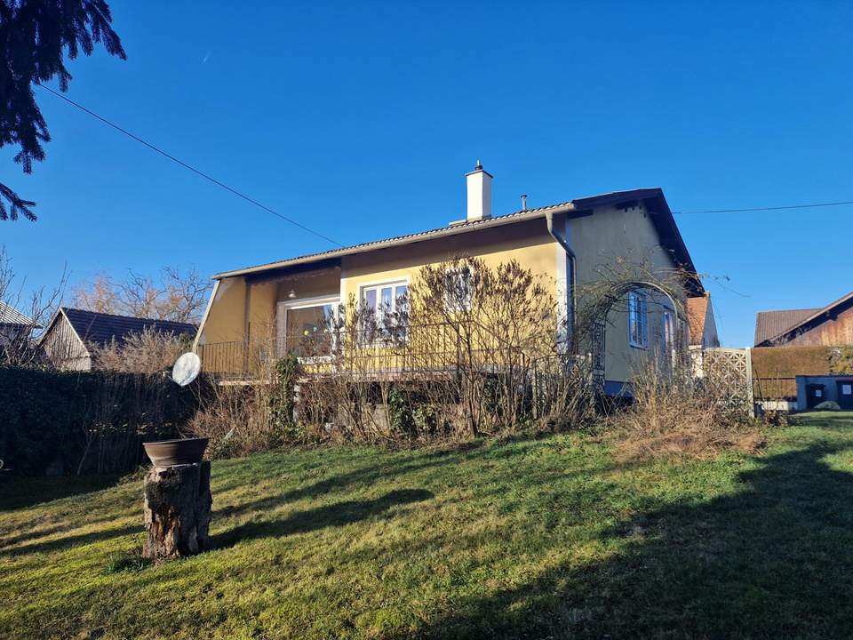 LIEBEVOLLER, KLEINER BUNGALOW IDEAL FÜR 2-3 PERSONEN MIT HERRLICHEM GARTEN SAMT ALTBAUMBESTAND IN BESTER ZENTRUMSNAHER WOHNLAGE