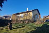 LIEBEVOLLER, KLEINER BUNGALOW IDEAL FÜR 2-3 PERSONEN MIT HERRLICHEM GARTEN SAMT ALTBAUMBESTAND IN BESTER ZENTRUMSNAHER WOHNLAGE