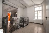 Geschäftslokal mit breiter Straßenfront, großen Schaufensterflächen und flexiblem Grundriss nahe Mariahilferstraße